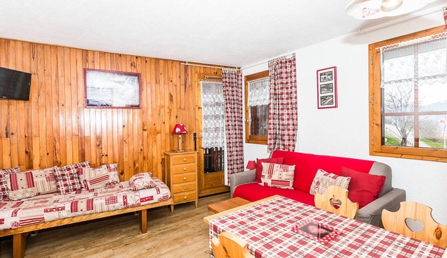 Cozy Studio in Montchavin: Renovated, Ski-in/Ski-out, South-Facing Balcony, Sleeps 3