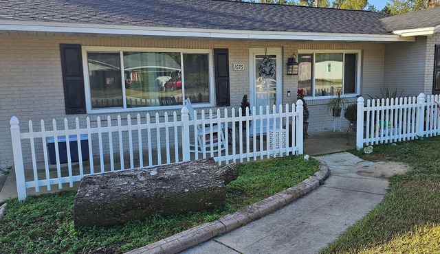 Cozy studio in nice DeLand with AC, WiFi