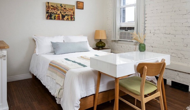Cozy Studio in peaceful Los Angeles with AC