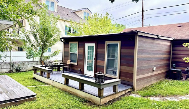 Cozy Studio in Rockville, Walk to The Square and the Metro Station