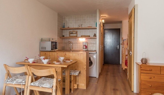 Cozy Studio in Serre-Chevalier, Sleeps 4, Near Shops, Balcony, Ski Storage - No Pets