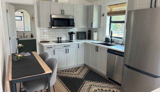 Cozy studio in the pines.