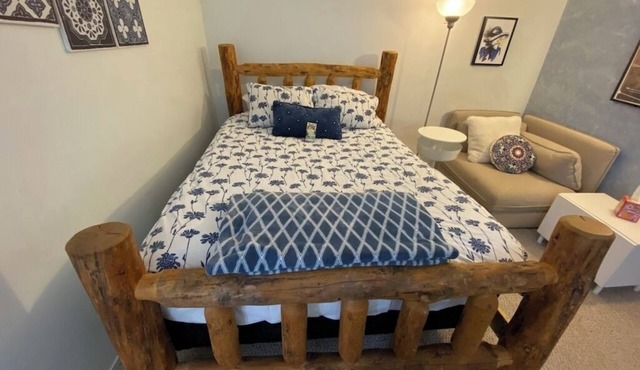Cozy studio in upper avenues Salt Lake City with WiFi. Private entrance.