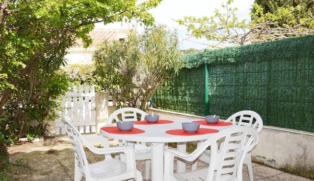 Cozy Studio Loft with Shared Pool, Terrace & Parking, 200m from Beach in Narbonne Plage