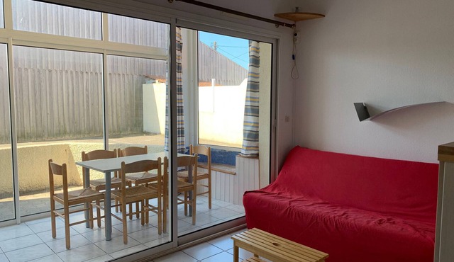 Cozy Studio Near Beach & Shops - Sleeps 4 - Cleaning Included