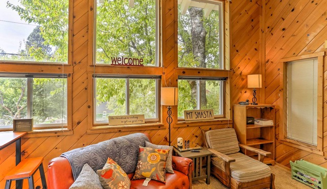 Cozy Studio Near Hiking & Skiing, Walk to Downtown