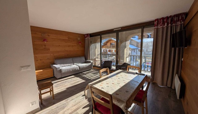 Cozy studio near slopes and shops with balcony