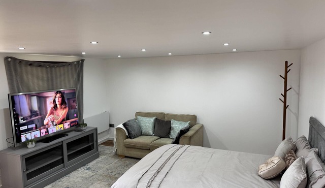 Cozy Studio - Near Stadium - Free Parking