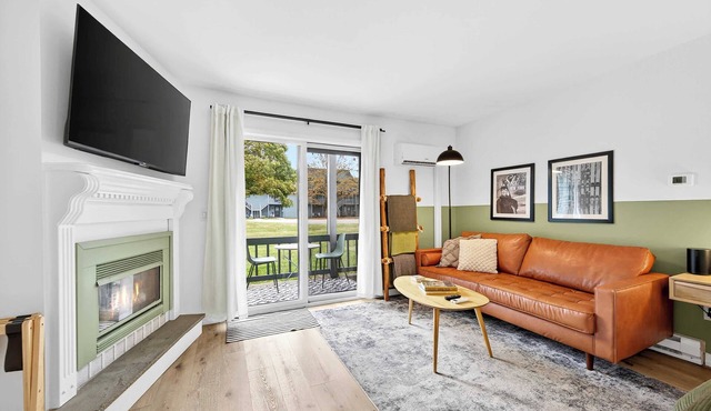 Cozy Studio Near Holiday Valley & Village