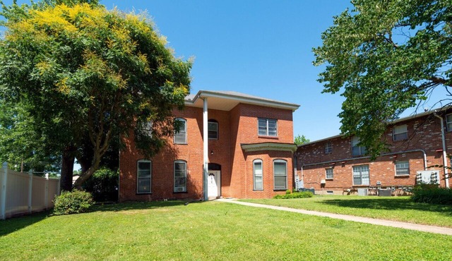 Cozy Studio Oasis Blocks from Main Street