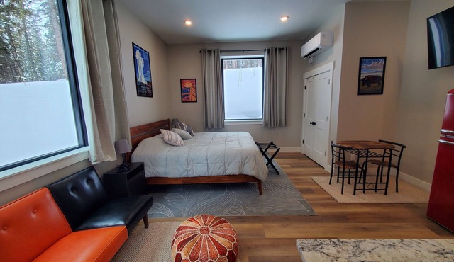 Cozy studio ~ Pet Friendly ~ AC