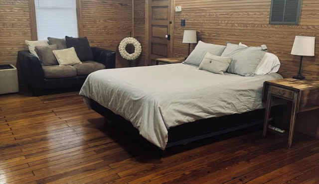 Cozy studio rental situated between Bedford and Lynchburg Virginia