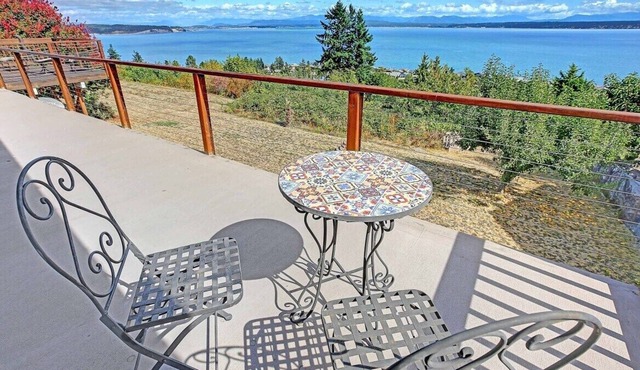 Cozy Studio Retreat | Camano Club Beach Access