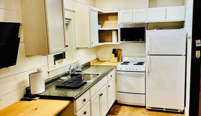 Cozy Studio Retreat in Poultney, VT Ideal for Remote Work or a Serene Getaway