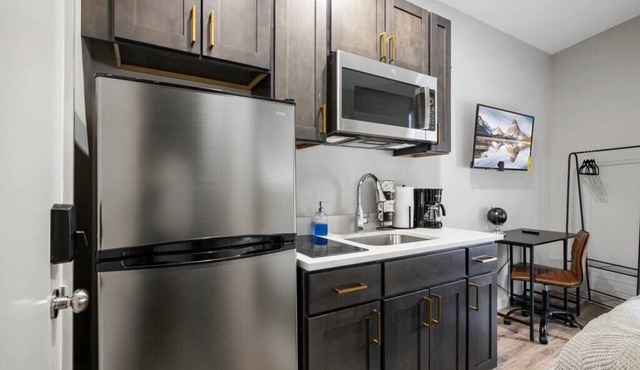 Cozy Studio Retreat in the Heart of Middletown