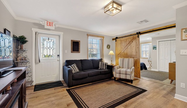 Cozy Studio Retreat one block from Downtown Noblesville, IN
