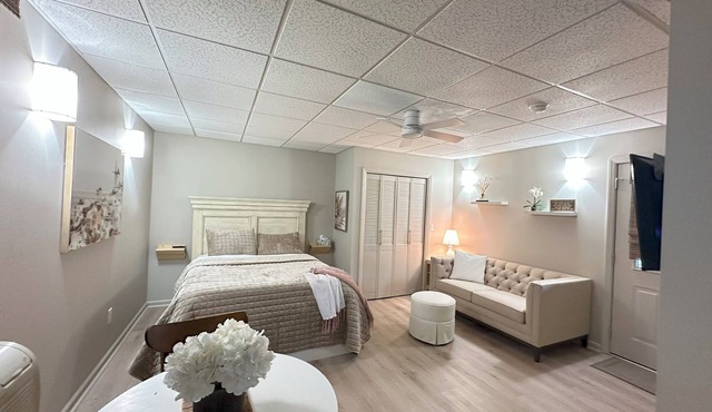 Cozy Studio Retreat W/Pool Near Charlotte Airport