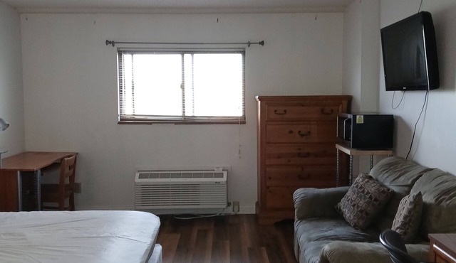 Cozy studio right next to your football game!