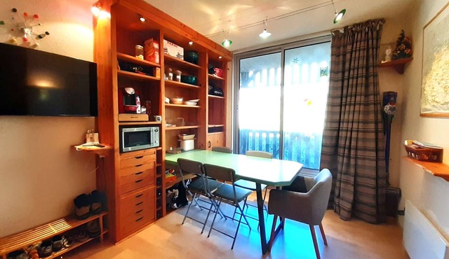 Cozy Studio Sleeps 4 with Balcony, Elevator, Ski Locker - Piau Engaly