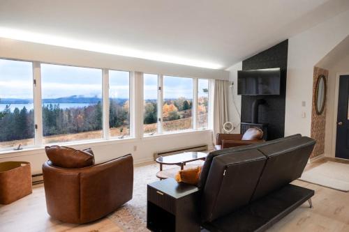 Cozy Studio, Snowmobile Lake Access & 5min to Downtown