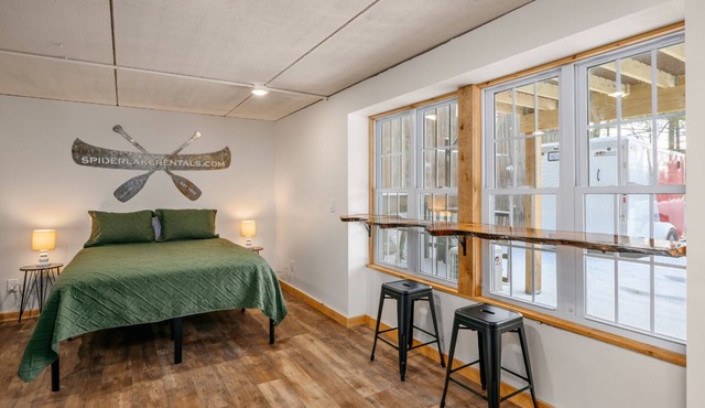 Cozy Studio-Spider-Beach-Pontoon & Paddle-Near TC!
