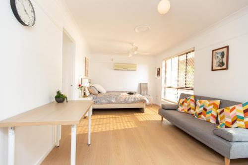 Cozy Studio Suite in House - Private Kitchen Bath