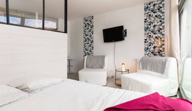 Cozy studio town center + private PARKING