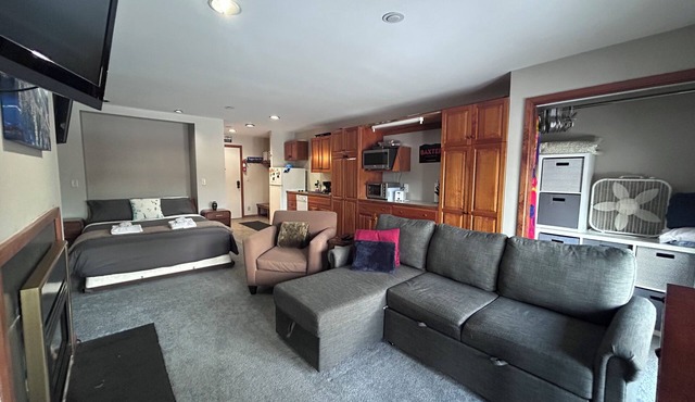 Cozy studio condo in perfect Carrabassett Valley location