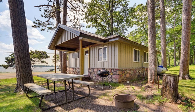 Cozy Studio w/Community Docks in Stone Lake!