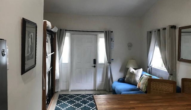 Cozy studio w/pool and jacuzzi close to beach!