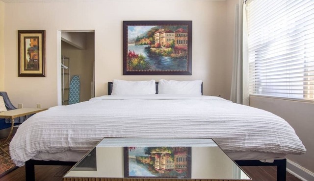 Cozy Studio w/parking & Wi-Fi near Design District