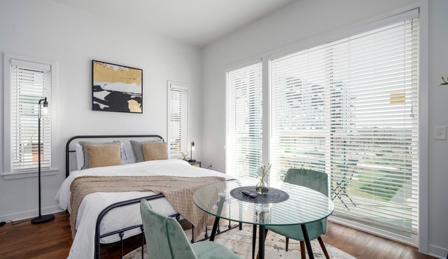 Cozy Studio w/Private Balcony!