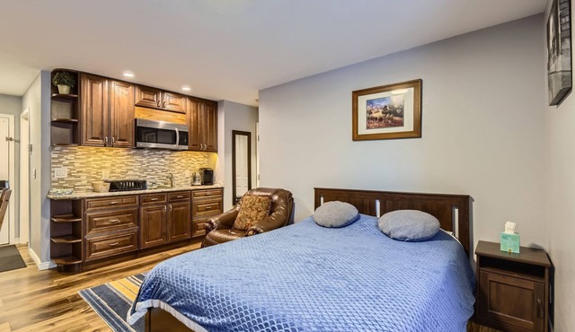 Cozy studio with fitness room and AC in delightful Greenwood Village