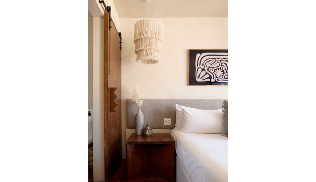 Cozy Studio - Walk to Beach + Free Parking