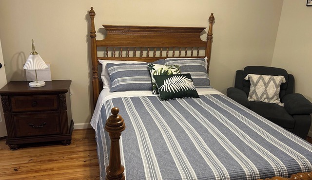 Cozy studio with 1 bedroom in peaceful Stratford retreat