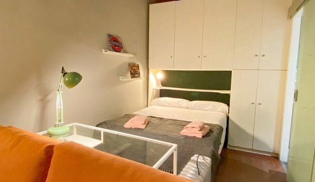 Cozy studio with AC and WiFi in delightful Barcelona