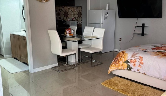 Cozy studio with AC and WiFi in lovely Mulberry