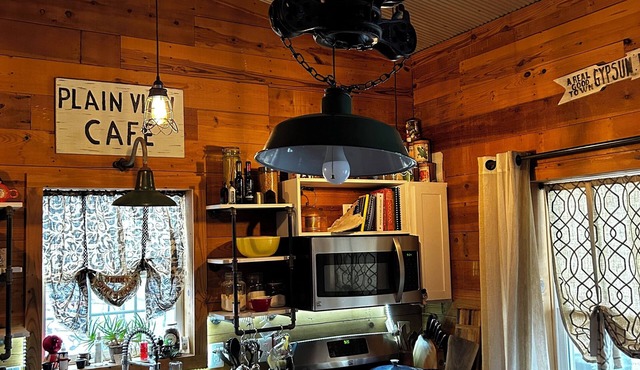 Cozy studio with AC and WiFi in charming Gypsum