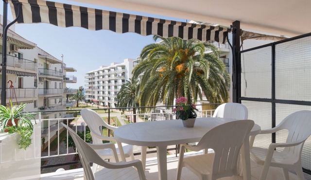 Cozy studio with air conditioning located in heart of Salou.