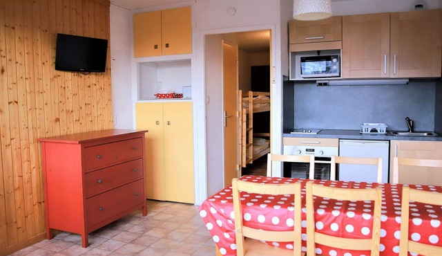 Cozy Studio with Balcony, Mountain View, and Ski Access - Sleeps 6