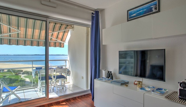 Cozy studio with direct beach access