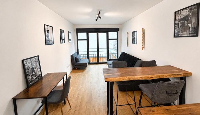 Cozy studio with Eiffel view, Paris 14