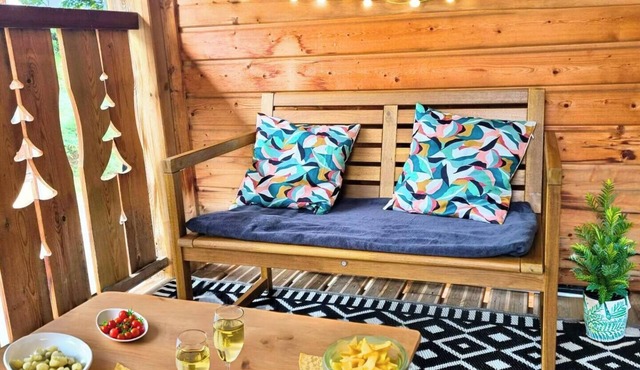 Cozy studio with swimming pool and balcony