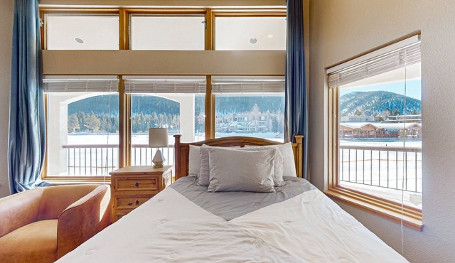 Cozy Studio with Lake and Mountain Views, Ski Access, Bike Trails, and Hot Tub