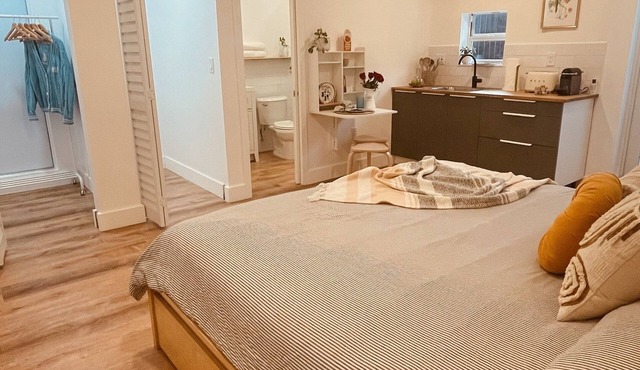 Cozy Studio with Lake View, cycling circuit and golf course at walking distance.
