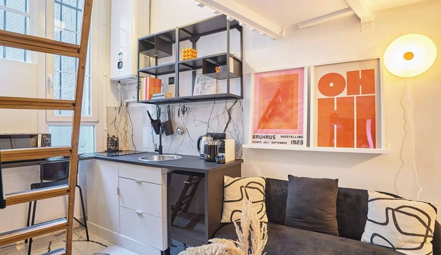 Cozy Studio with Loft Bed - Center of Paris
