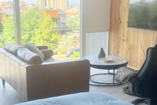 Cozy Studio with Parking, and Kitchen