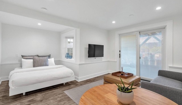 Cozy Studio with Patio - Steps to Beach and GG Park