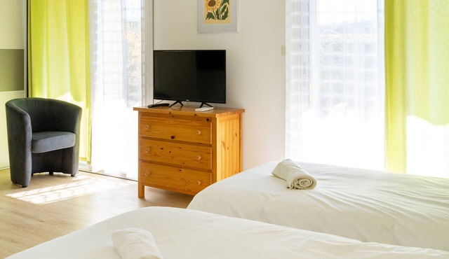 Cozy Studio with Private Terrace, Air Conditioning & Pool Table – Cazaubon