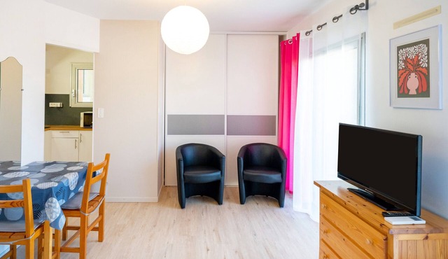 Cozy Studio with Private Garden, Air Conditioning & Pool Table – Cazaubon